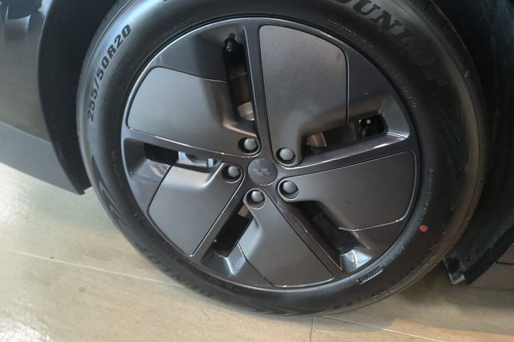 Used Li Auto i6 2025 Model Two-Wheel-Drive Standard Type Exterior 8