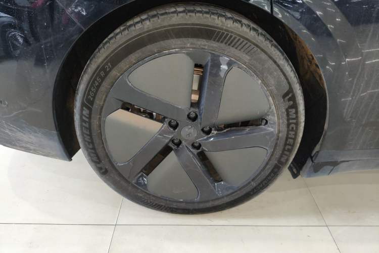 Used Li Auto i6 2025 Model Four-Wheel-Drive Standard Type Exterior 8