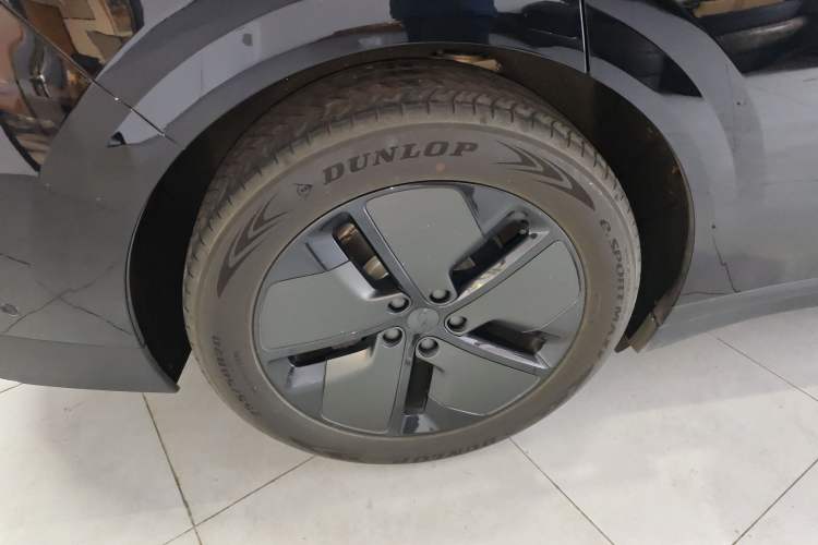 Used Li Auto i6 2025 Model Two-Wheel-Drive Standard Type Exterior 8