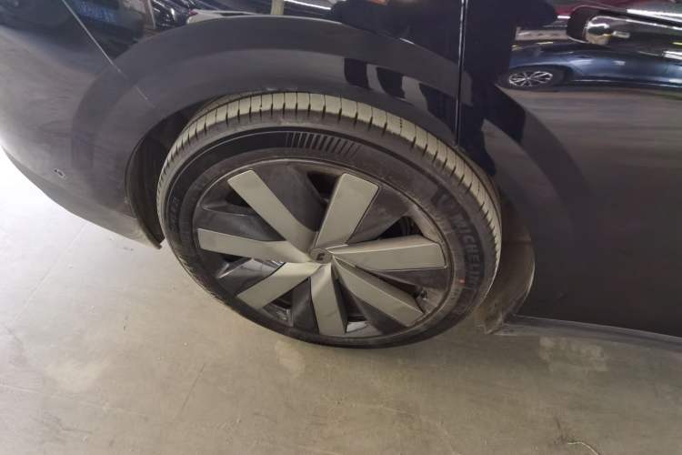 Used Li Auto i6 2025 Model Four-Wheel-Drive Standard Type Exterior 8
