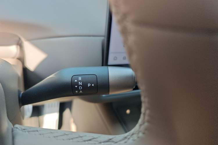 Used Li Auto i6 2025 Model Four-Wheel-Drive Standard Type Gear Lever