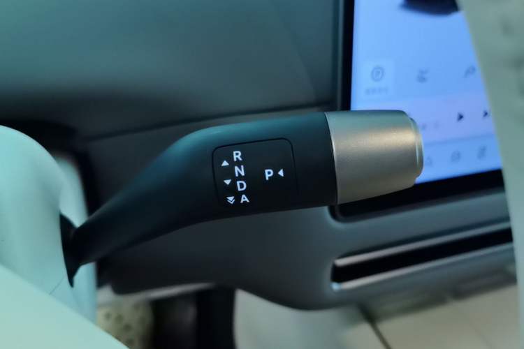 Used Li Auto i6 2025 Model Two-Wheel-Drive Standard Type Gear Lever