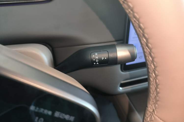 Used Li Auto i6 2025 Model Two-Wheel-Drive Standard Type Gear Lever