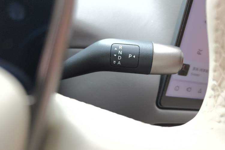 Used Li Auto i6 2025 Model Four-Wheel-Drive Standard Type Gear Lever
