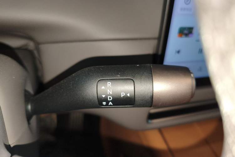 Used Li Auto i6 2025 Model Four-Wheel-Drive Standard Type Gear Lever