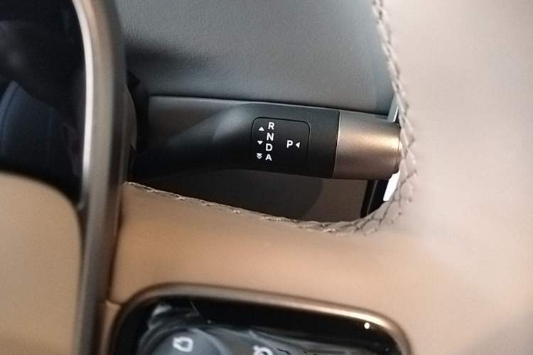 Used Li Auto i6 2025 Model Two-Wheel-Drive Standard Type Gear Lever