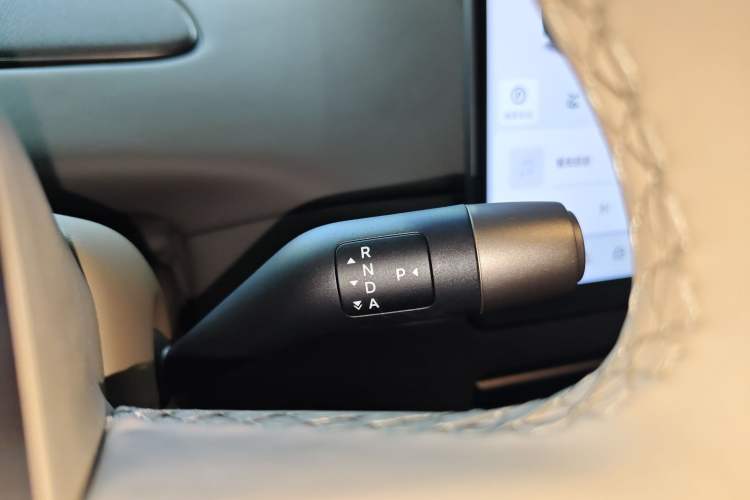 Used Li Auto i6 2025 Model Two-Wheel-Drive Standard Type Gear Lever