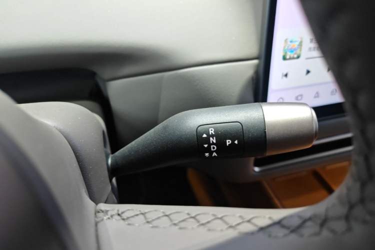 Used Li Auto i6 2025 Model Two-Wheel-Drive Standard Type Gear Lever