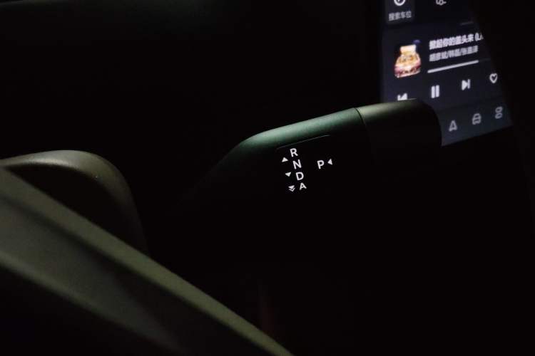 Used Li Auto i6 2025 Model Four-Wheel-Drive Standard Type Gear Lever