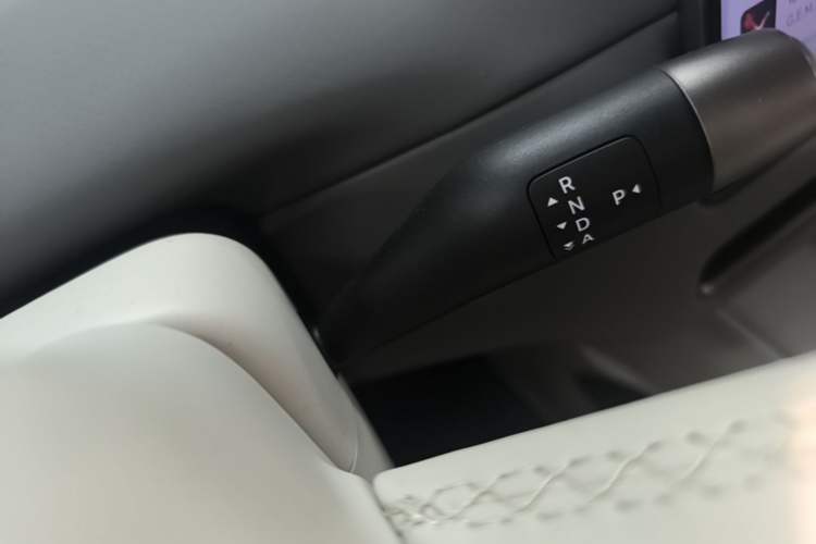 Used Li Auto i6 2025 Model Two-Wheel-Drive Standard Type Gear Lever
