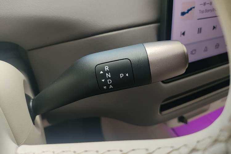 Used Li Auto i6 2025 Model Two-Wheel-Drive Standard Type Gear Lever
