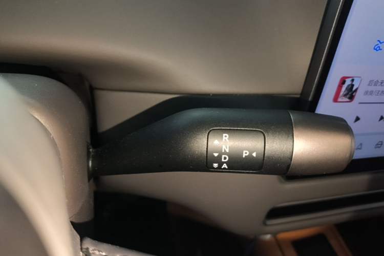 Used Li Auto i6 2025 Model Two-Wheel-Drive Standard Type Gear Lever