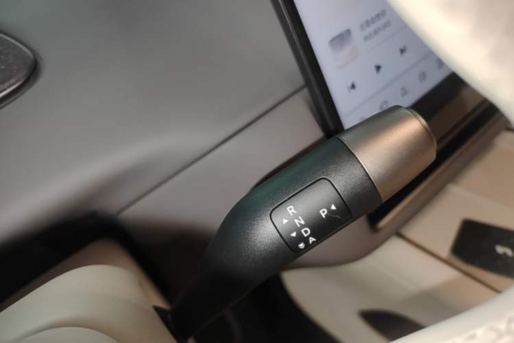Used Li Auto i6 2025 Model Four-Wheel-Drive Standard Type Gear Lever
