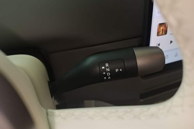 Used Li Auto i6 2025 Model Two-Wheel-Drive Standard Type Gear Lever