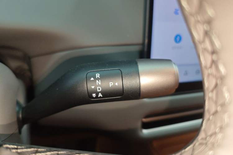 Used Li Auto i6 2025 Model Four-Wheel-Drive Standard Type Gear Lever