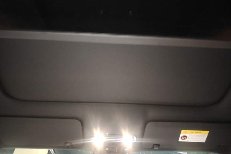Used Li Auto i6 2025 Model Four-Wheel-Drive Standard Type Headliner