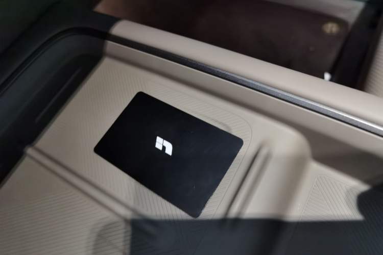 Used Li Auto i6 2025 Model Four-Wheel-Drive Standard Type Interior 1