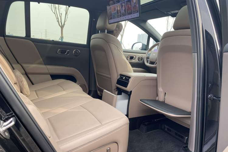 Used Li Auto i6 2025 Model Four-Wheel-Drive Standard Type Interior 10