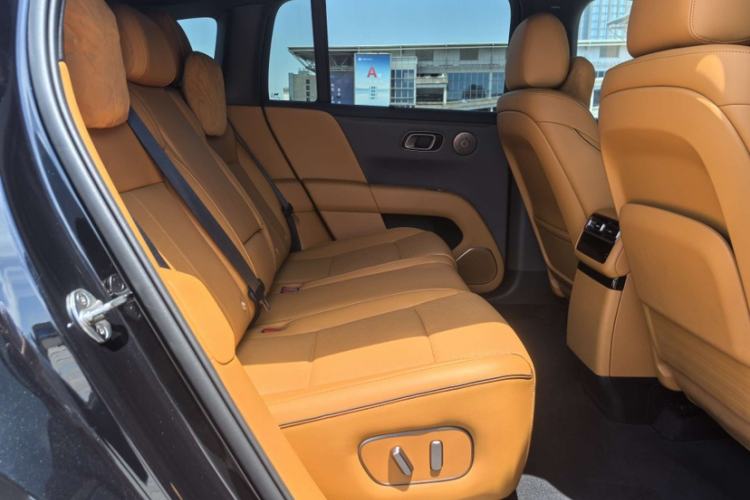 Used Li Auto i6 2025 Model Two-Wheel-Drive Standard Type Interior 2