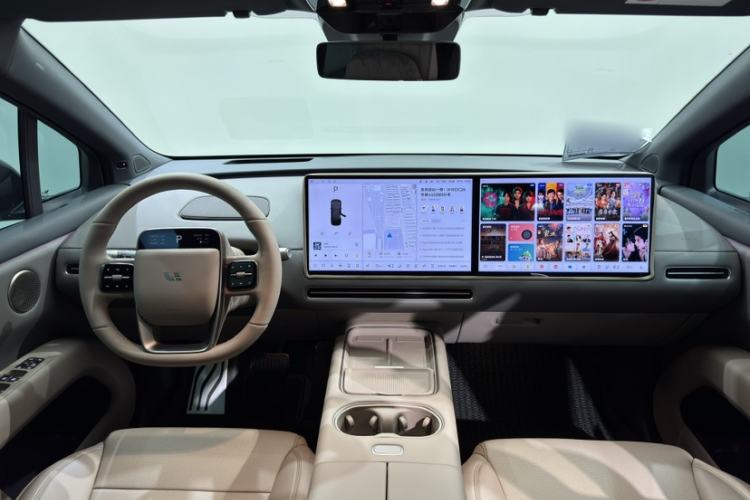 Used Li Auto i6 2025 Model Four-Wheel-Drive Standard Type Interior 2