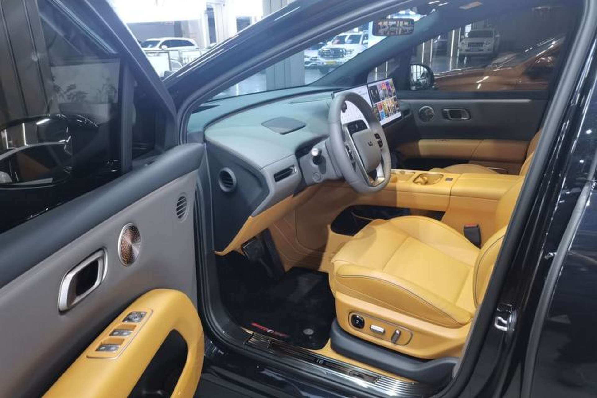 Used Li Auto i6 2025 Model Four-Wheel-Drive Standard Type Interior 3