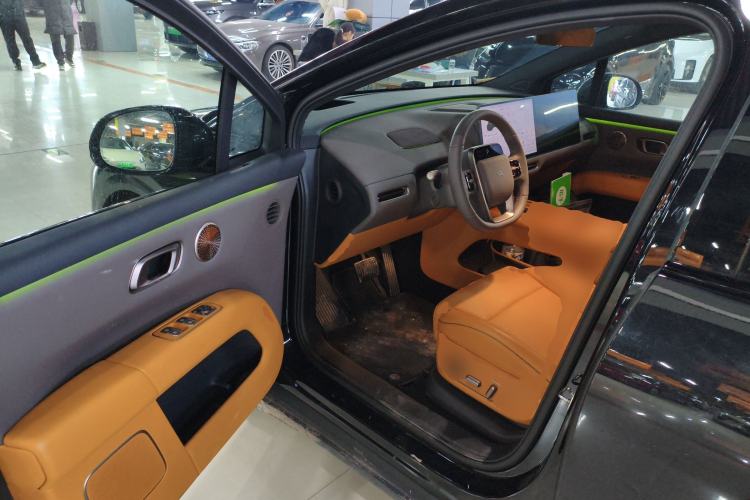 Used Li Auto i6 2025 Model Four-Wheel-Drive Standard Type Interior 3