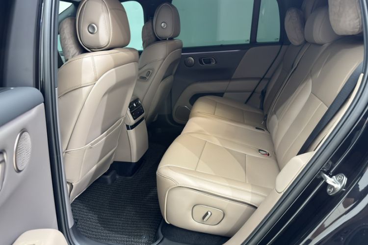 Used Li Auto i6 2025 Model Four-Wheel-Drive Standard Type Interior 3