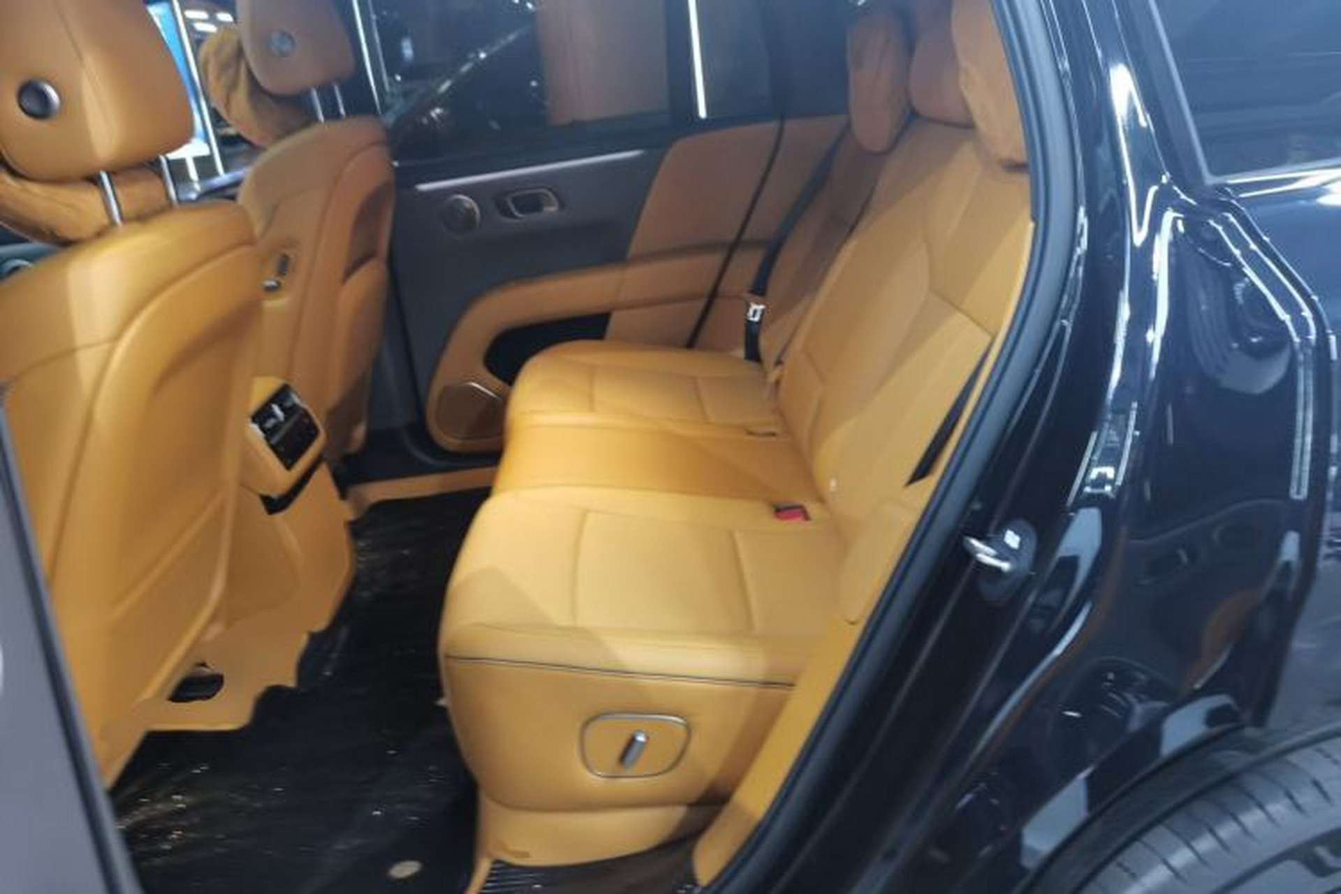 Used Li Auto i6 2025 Model Four-Wheel-Drive Standard Type Interior 4