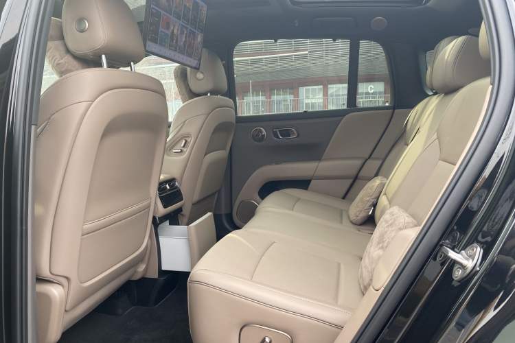 Used Li Auto i6 2025 Model Four-Wheel-Drive Standard Type Interior 4