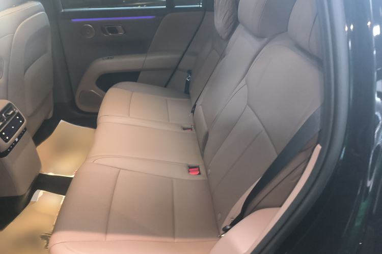 Used Li Auto i6 2025 Model Two-Wheel-Drive Standard Type Interior 4