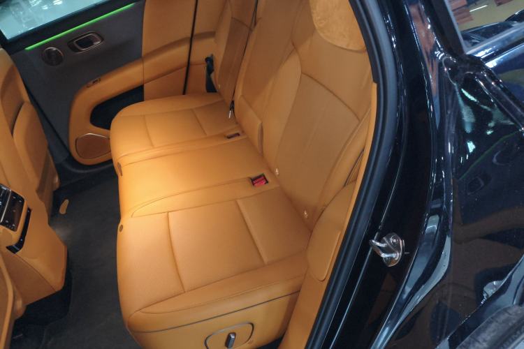 Used Li Auto i6 2025 Model Four-Wheel-Drive Standard Type Interior 4