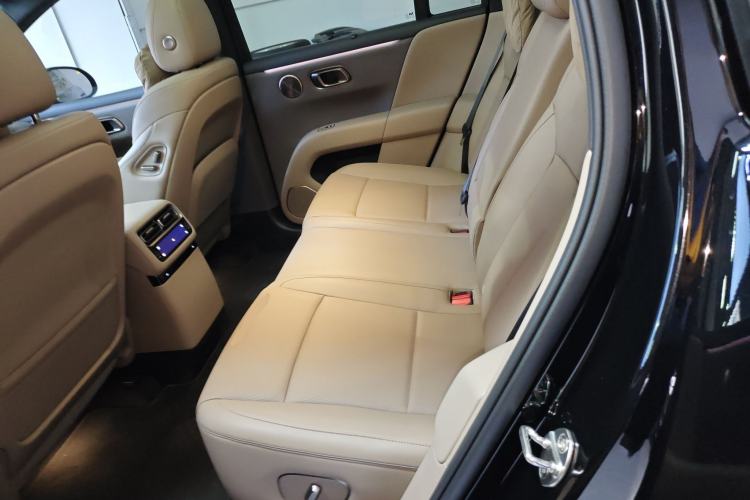Used Li Auto i6 2025 Model Two-Wheel-Drive Standard Type Interior 4
