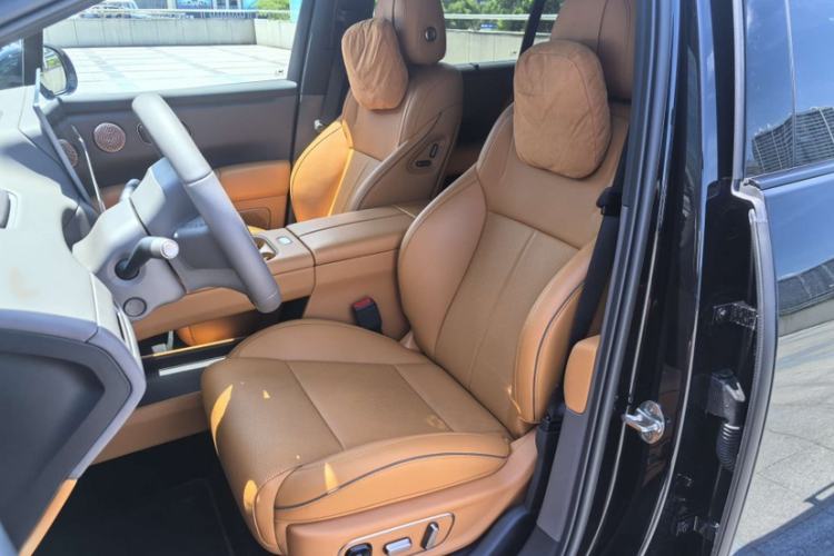 Used Li Auto i6 2025 Model Two-Wheel-Drive Standard Type Interior 5