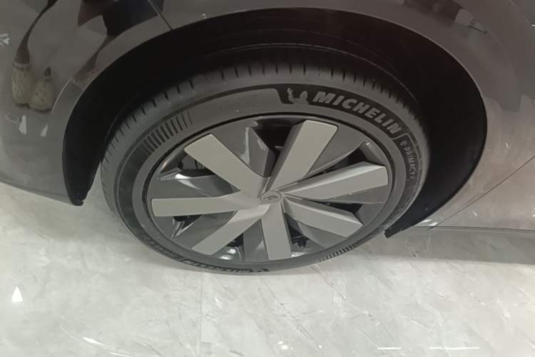 Used Li Auto i6 2025 Model Two-Wheel-Drive Standard Type Left Front Wheel Hub