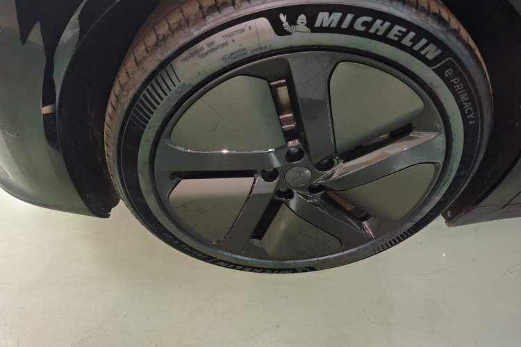 Used Li Auto i6 2025 Model Two-Wheel-Drive Standard Type Left Front Wheel Hub