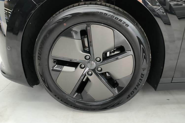 Used Li Auto i6 2025 Model Two-Wheel-Drive Standard Type Left Front Wheel Hub