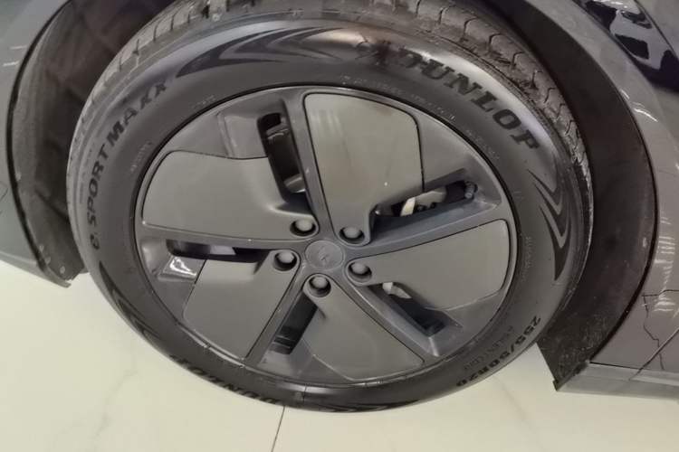 Used Li Auto i6 2025 Model Two-Wheel-Drive Standard Type Left Front Wheel Hub