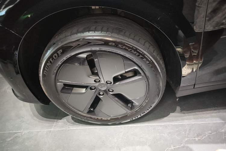 Used Li Auto i6 2025 Model Two-Wheel-Drive Standard Type Left Front Wheel Hub