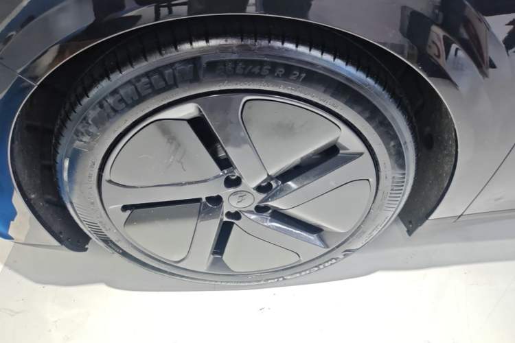 Used Li Auto i6 2025 Model Two-Wheel-Drive Standard Type Left Front Wheel Hub