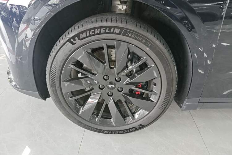Used Li Auto i6 2025 Model Four-Wheel-Drive Standard Type Left Front Wheel Hub