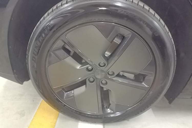 Used Li Auto i6 2025 Model Two-Wheel-Drive Standard Type Left Front Wheel Hub