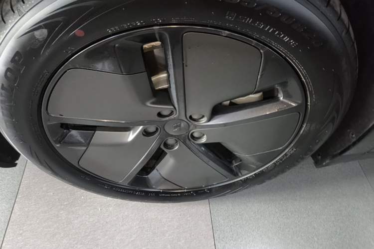 Used Li Auto i6 2025 Model Two-Wheel-Drive Standard Type Left Front Wheel Hub
