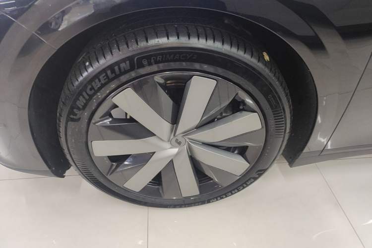 Used Li Auto i6 2025 Model Two-Wheel-Drive Standard Type Left Front Wheel Hub