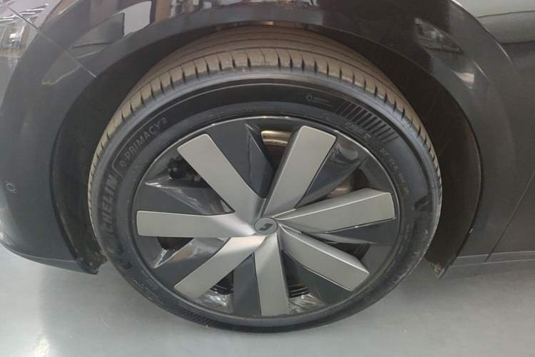 Used Li Auto i6 2025 Model Two-Wheel-Drive Standard Type Left Front Wheel Hub