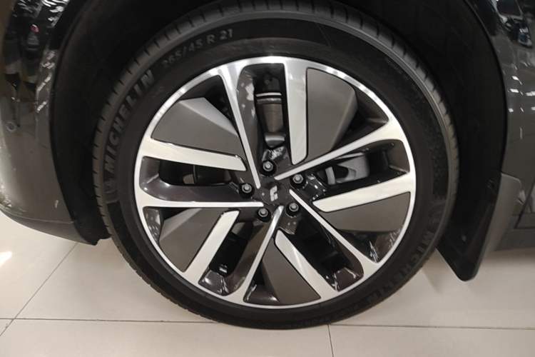 Used Li Auto i6 2025 Model Four-Wheel-Drive Standard Type Left Front Wheel Hub