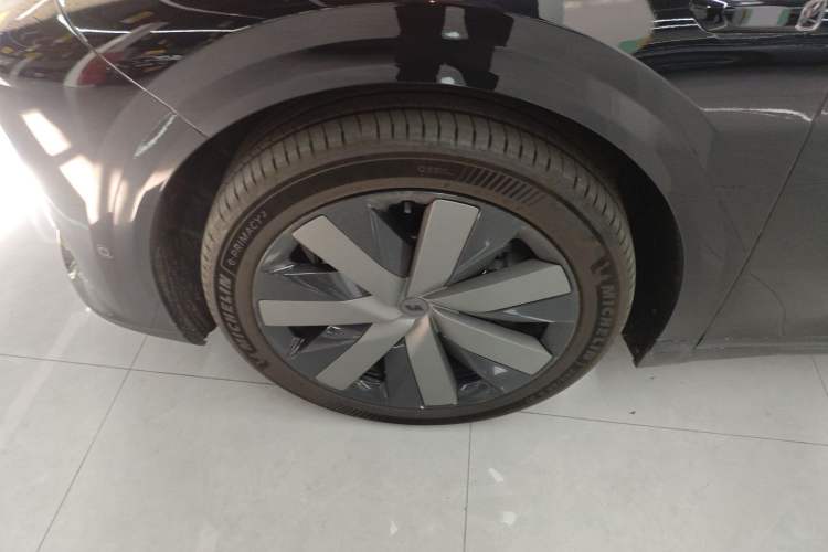 Used Li Auto i6 2025 Model Four-Wheel-Drive Standard Type Left Front Wheel Hub