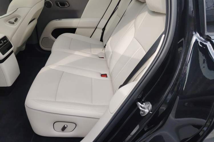 Used Li Auto i6 2025 Model Four-Wheel-Drive Standard Type Left Rear Seat