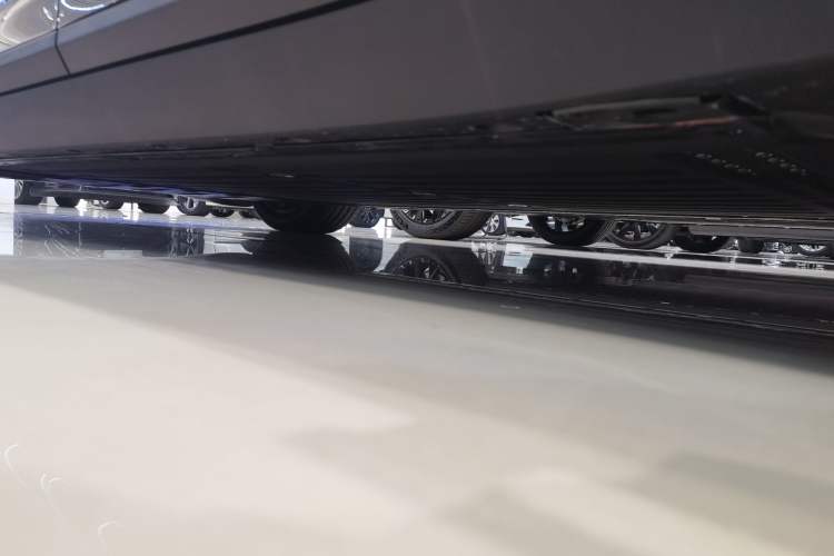 Used Li Auto i6 2025 Model Two-Wheel-Drive Standard Type Left Side Sill