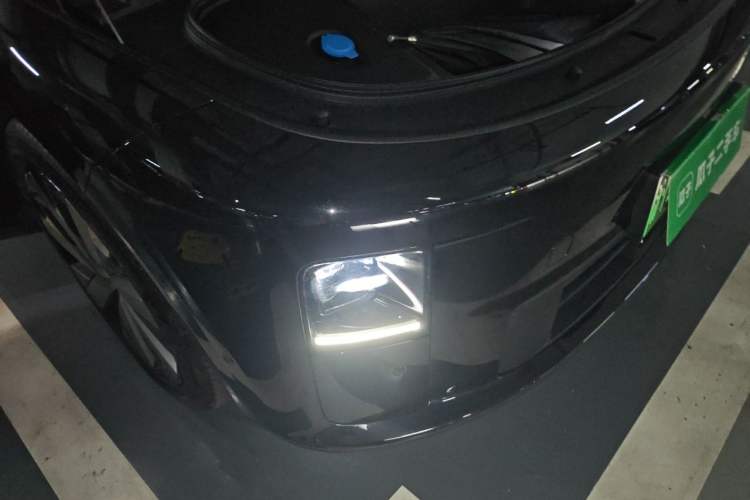 Used Li Auto i6 2025 Model Four-Wheel-Drive Standard Type Right Front Headlight