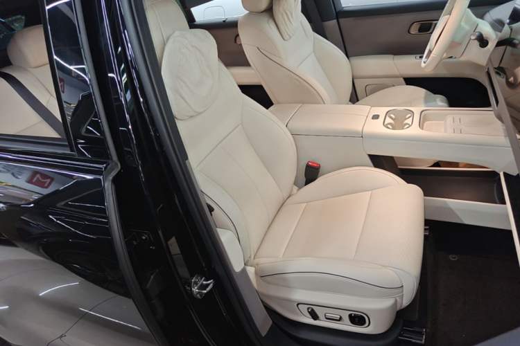 Used Li Auto i6 2025 Model Four-Wheel-Drive Standard Type Right Front Seat